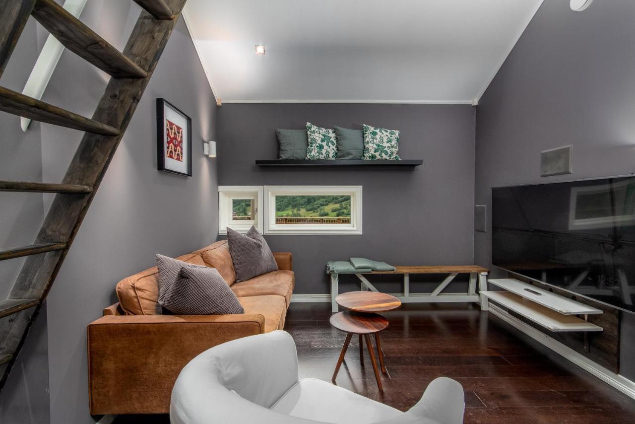 Panoramic Terrace, Huge Rain Shower And Cosy Lofts Flåm Extérieur photo